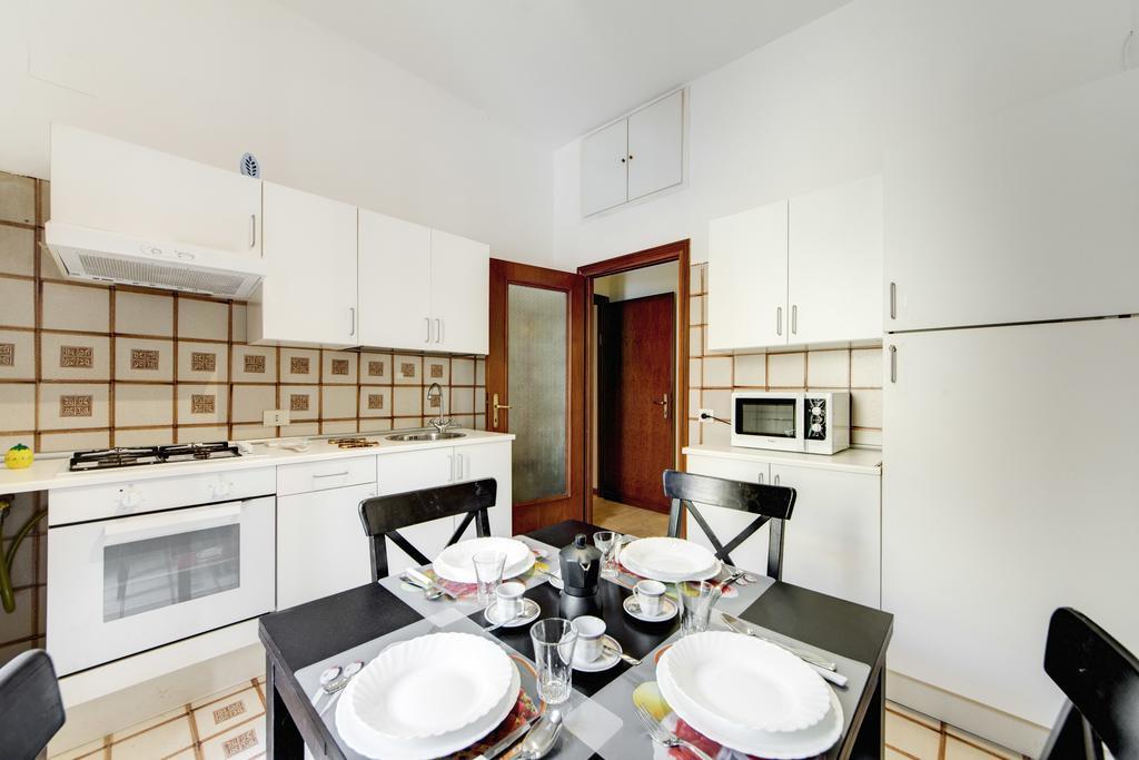 Apartment Colosseo Рим Номер фото